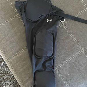 Under Armour UA Boys YOUTH Size Integrated Padded Football Pants Black